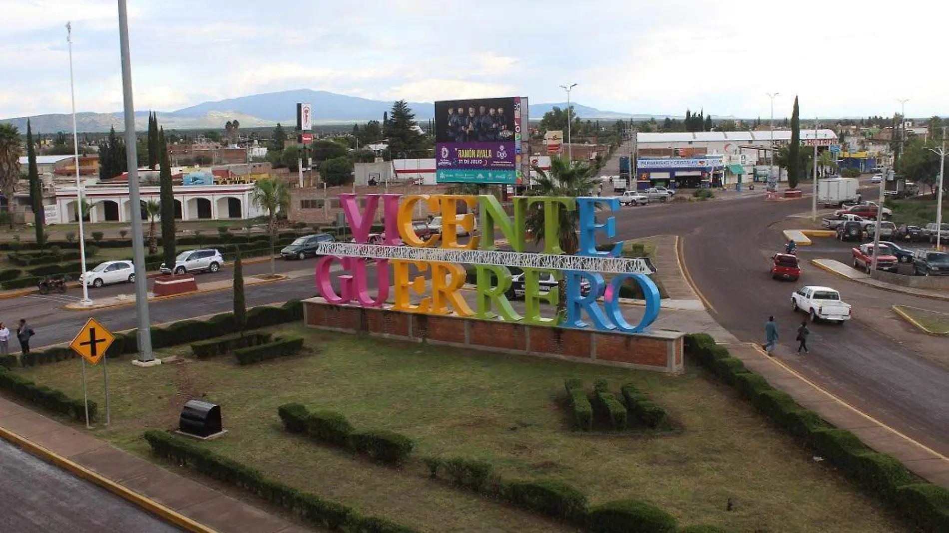 Se trabaja en la remodelación total de la entrada principal a esta cabecera,